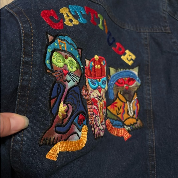 Women’s Jean Jacket with Embroidery Size Medium - Picture 6 of 6